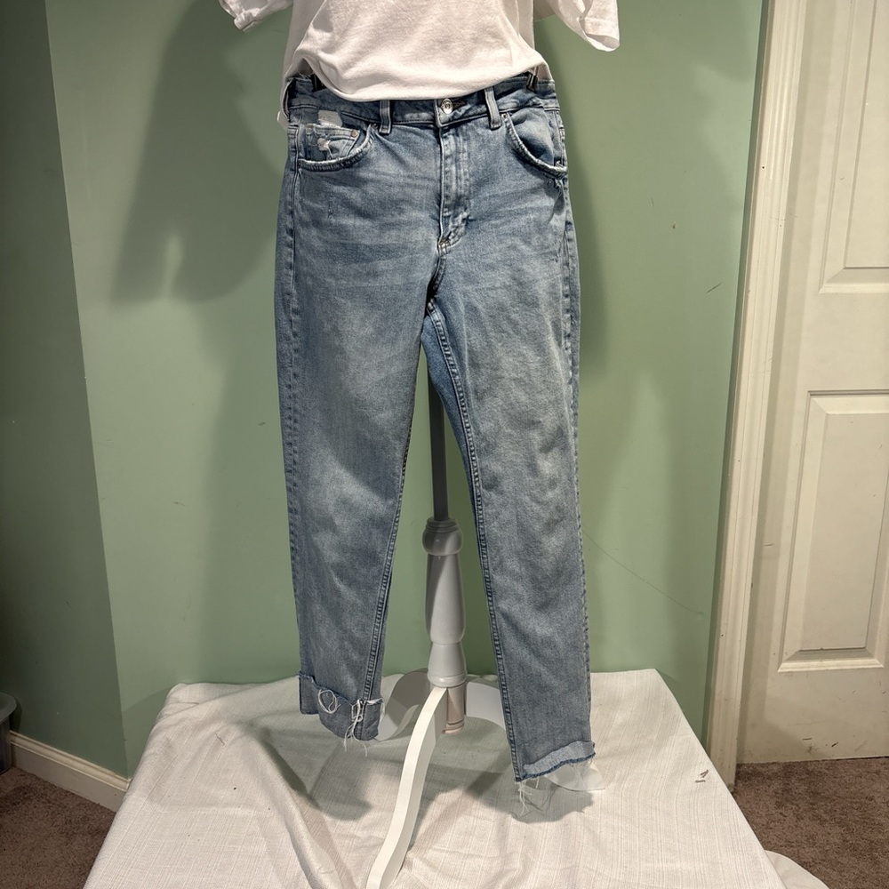 Classic Light Blue Women's Jeans cropped distressed w/stretch size 10